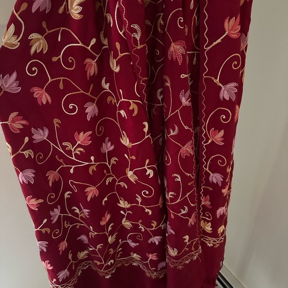 Elegant Red Floral Scarf - Picture 3 of 5